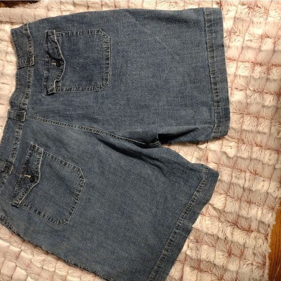 💕RIDERS BY LEE DENIM WOMENS JEAN SHORTS SIZE 24W. - Picture 2 of 5